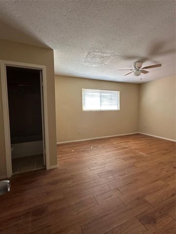 8405 Wilcrest Drive 2010, Houston, TX 77072