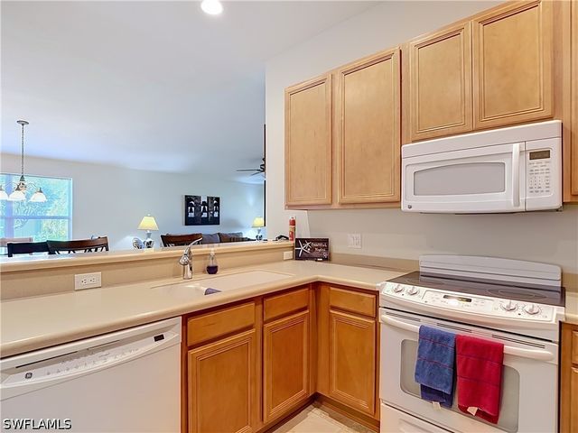 8677 Erice CT, Naples, FL 34114