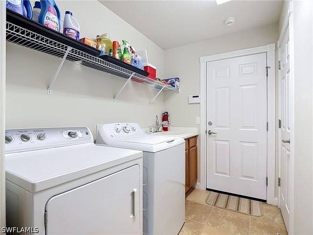8677 Erice CT, Naples, FL 34114