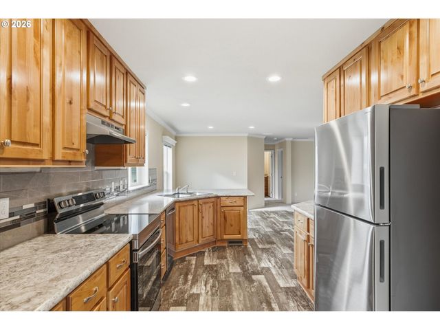 601 HELTON St, Castle Rock, WA 98611