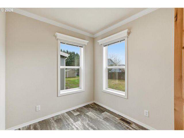 601 HELTON St, Castle Rock, WA 98611