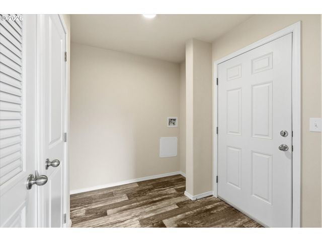 601 HELTON St, Castle Rock, WA 98611