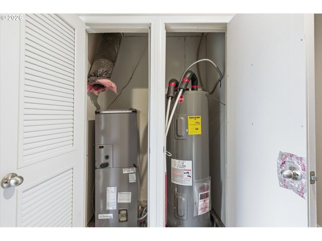 601 HELTON St, Castle Rock, WA 98611