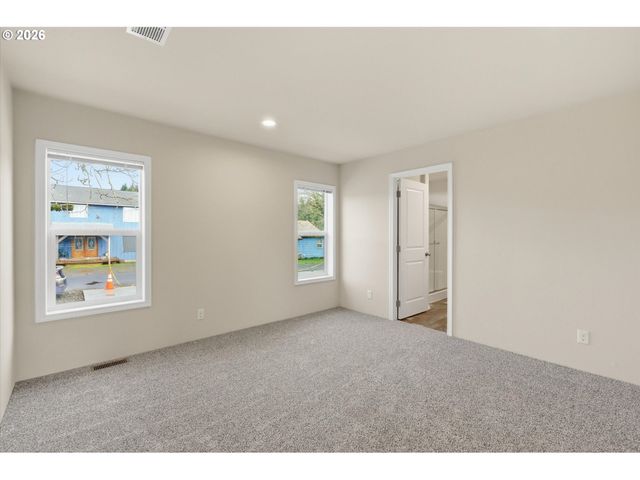 601 HELTON St, Castle Rock, WA 98611