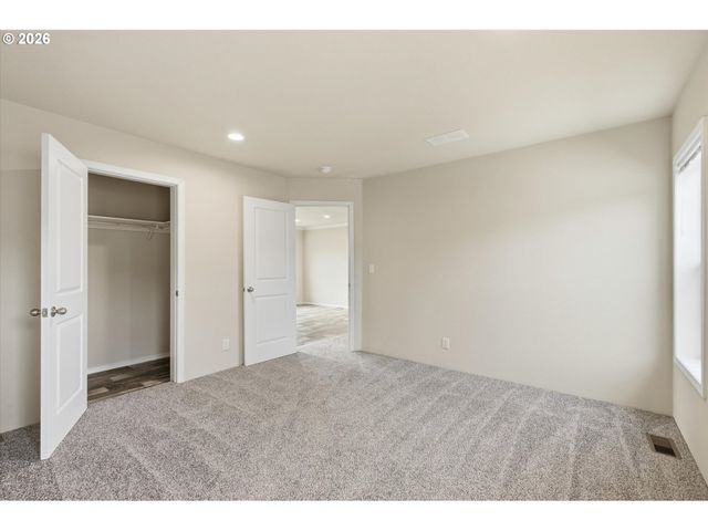 601 HELTON St, Castle Rock, WA 98611