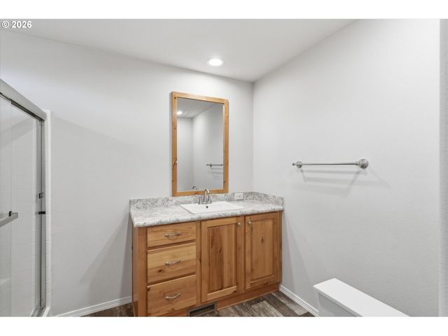 601 HELTON St, Castle Rock, WA 98611