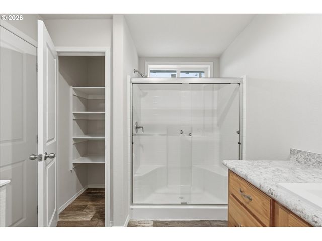 601 HELTON St, Castle Rock, WA 98611