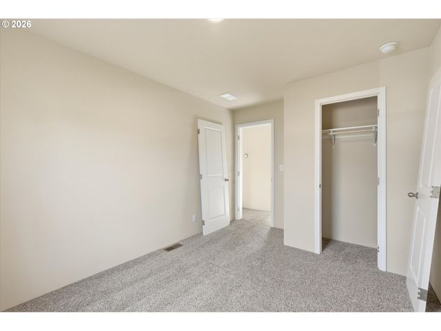 601 HELTON St, Castle Rock, WA 98611