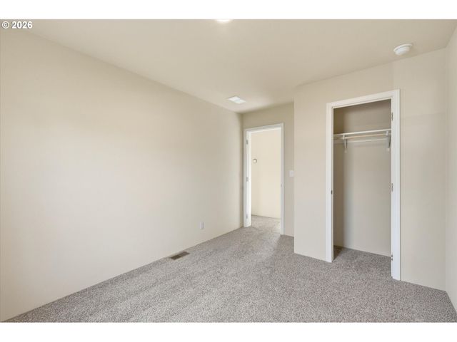 601 HELTON St, Castle Rock, WA 98611