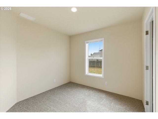 601 HELTON St, Castle Rock, WA 98611