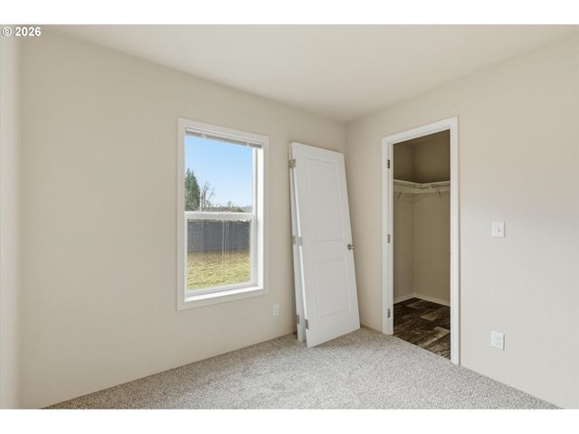 601 HELTON St, Castle Rock, WA 98611