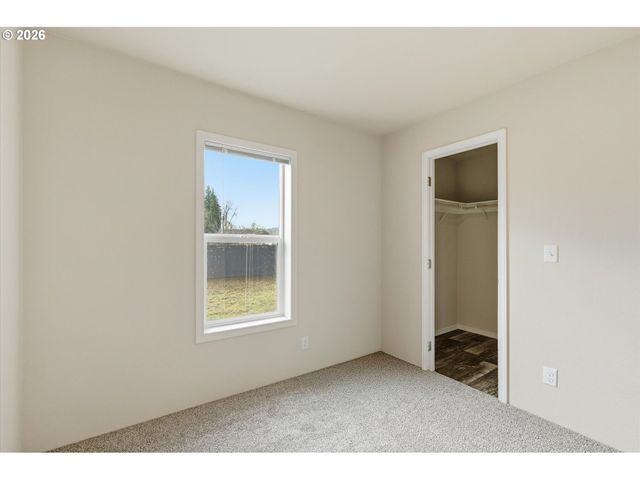 601 HELTON St, Castle Rock, WA 98611