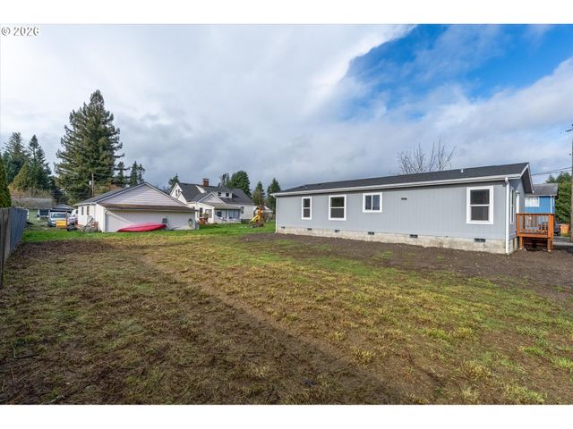 601 HELTON St, Castle Rock, WA 98611