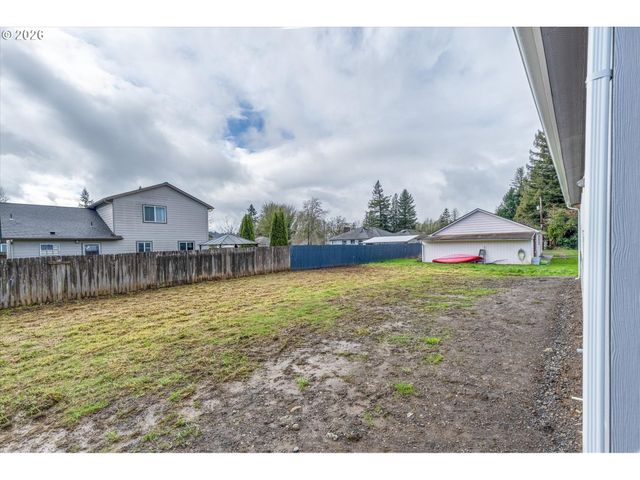 601 HELTON St, Castle Rock, WA 98611