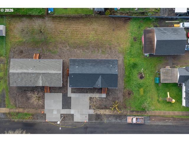 601 HELTON St, Castle Rock, WA 98611