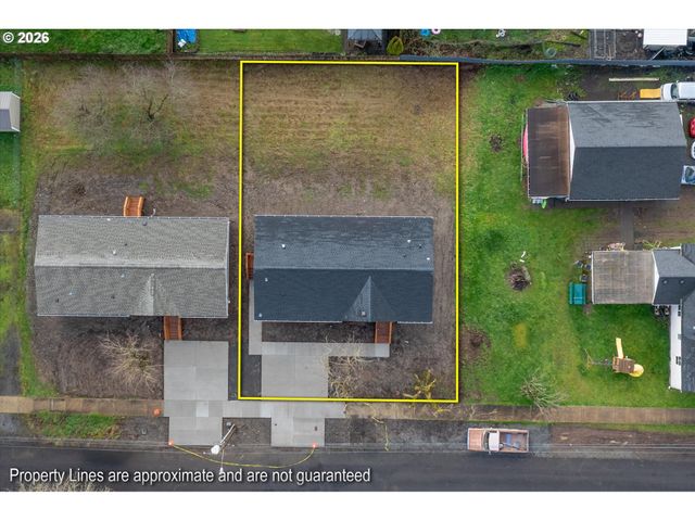 601 HELTON St, Castle Rock, WA 98611