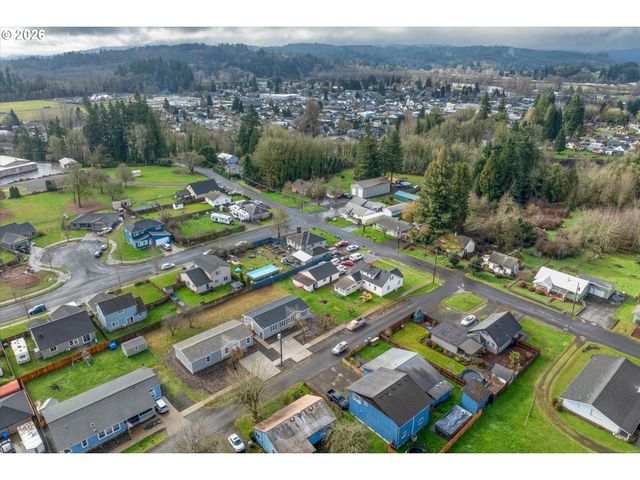 601 HELTON St, Castle Rock, WA 98611