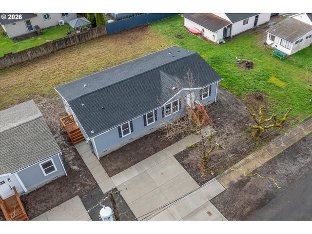 601 HELTON St, Castle Rock, WA 98611