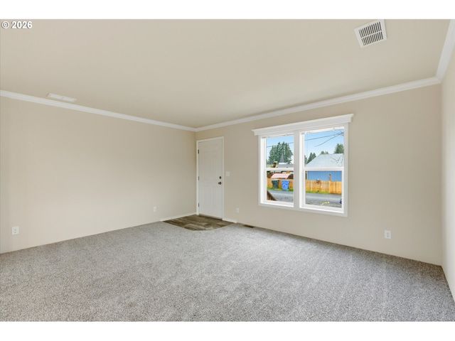 601 HELTON St, Castle Rock, WA 98611