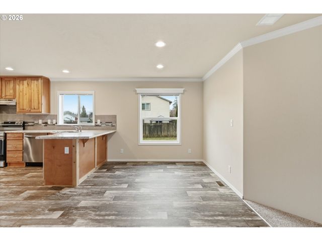 601 HELTON St, Castle Rock, WA 98611