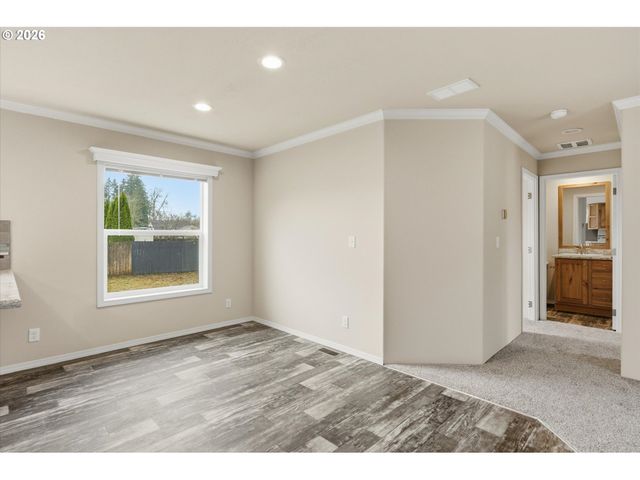 601 HELTON St, Castle Rock, WA 98611