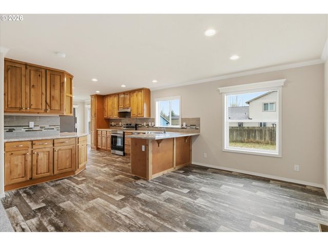601 HELTON St, Castle Rock, WA 98611