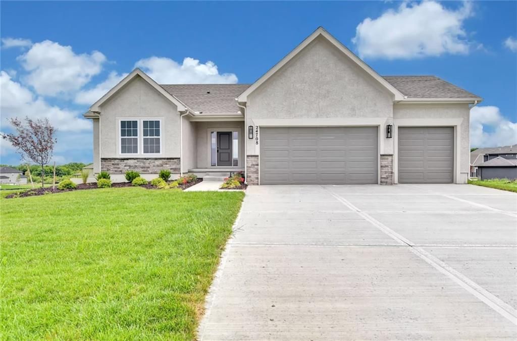 6045 Apache Drive, Shawnee, KS 66226