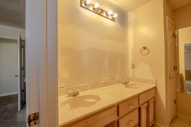 64 WOODCHASE DR, Brighton, TN 38011