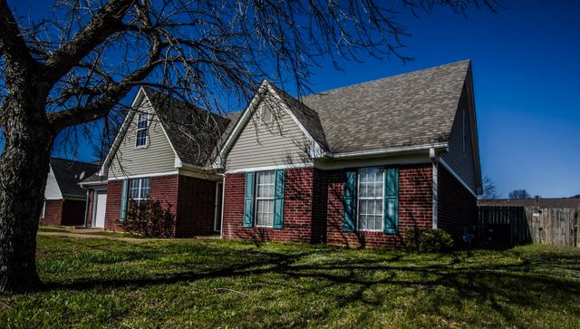 64 WOODCHASE DR, Brighton, TN 38011