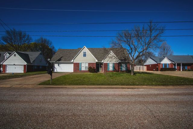 64 WOODCHASE DR, Brighton, TN 38011