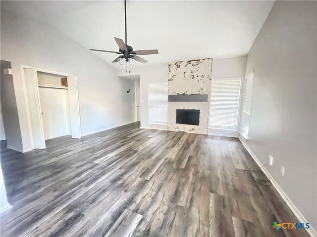420 Londonderry Drive, Victoria, TX 77901