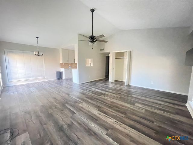 420 Londonderry Drive, Victoria, TX 77901
