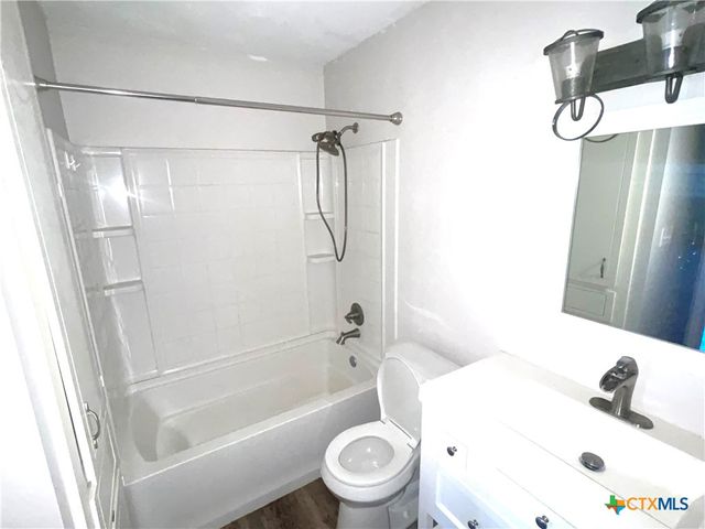 420 Londonderry Drive, Victoria, TX 77901