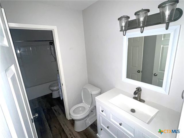 420 Londonderry Drive, Victoria, TX 77901
