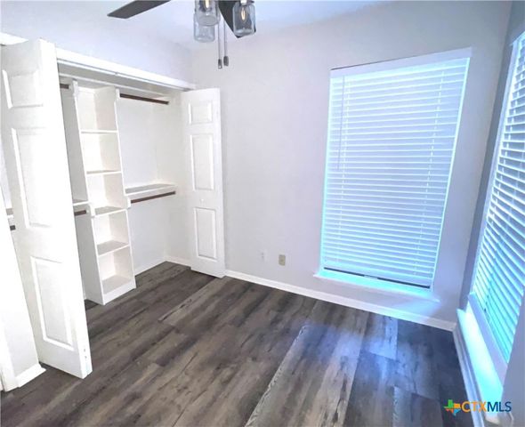 420 Londonderry Drive, Victoria, TX 77901