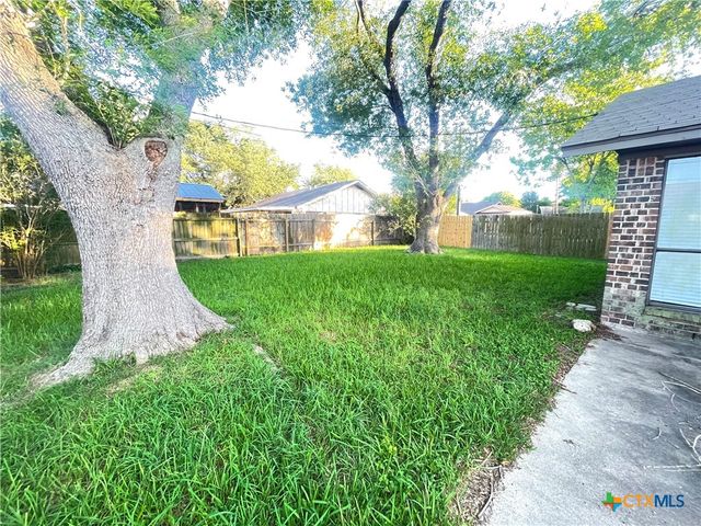 420 Londonderry Drive, Victoria, TX 77901
