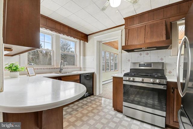 121 S 15TH ST, Camp Hill, PA 17011