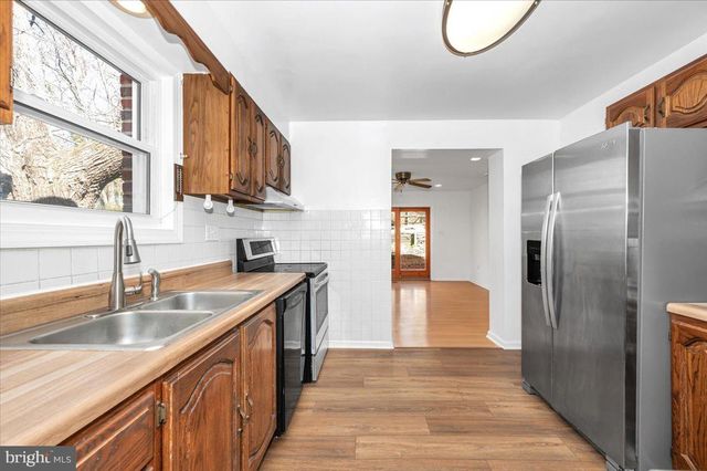 11852 HUGGINS DR, Silver Spring, MD 20902