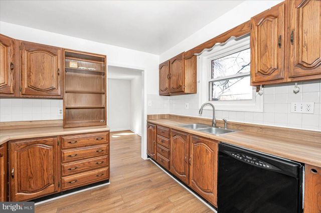 11852 HUGGINS DR, Silver Spring, MD 20902