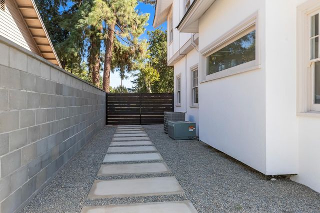 1487 N Echo Avenue, Fresno, CA 93728