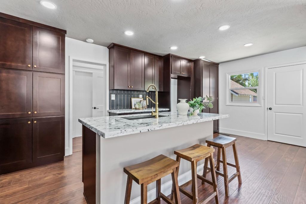Image 19 of property listing at 1487 N Echo Avenue, Fresno, CA 93728