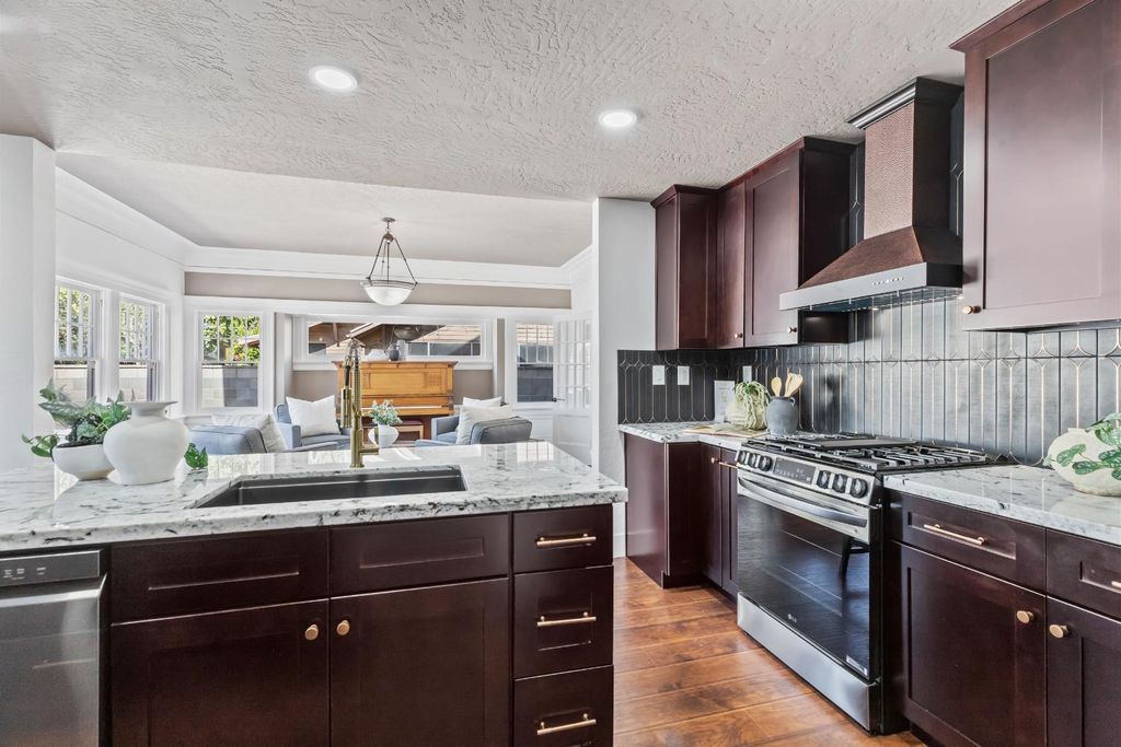 Image 21 of property listing at 1487 N Echo Avenue, Fresno, CA 93728
