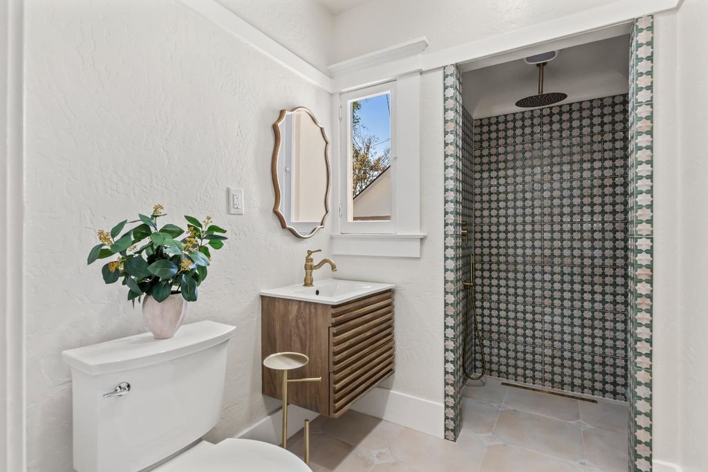Image 23 of property listing at 1487 N Echo Avenue, Fresno, CA 93728