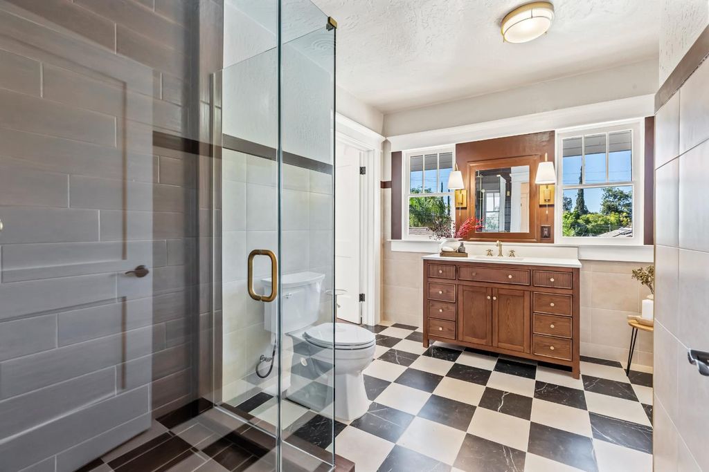Image 31 of property listing at 1487 N Echo Avenue, Fresno, CA 93728