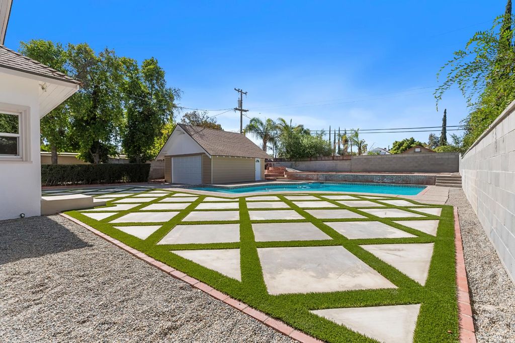 Image 37 of property listing at 1487 N Echo Avenue, Fresno, CA 93728