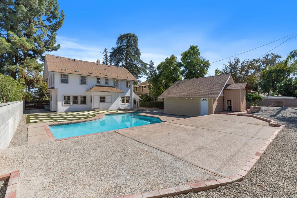 Image 39 of property listing at 1487 N Echo Avenue, Fresno, CA 93728