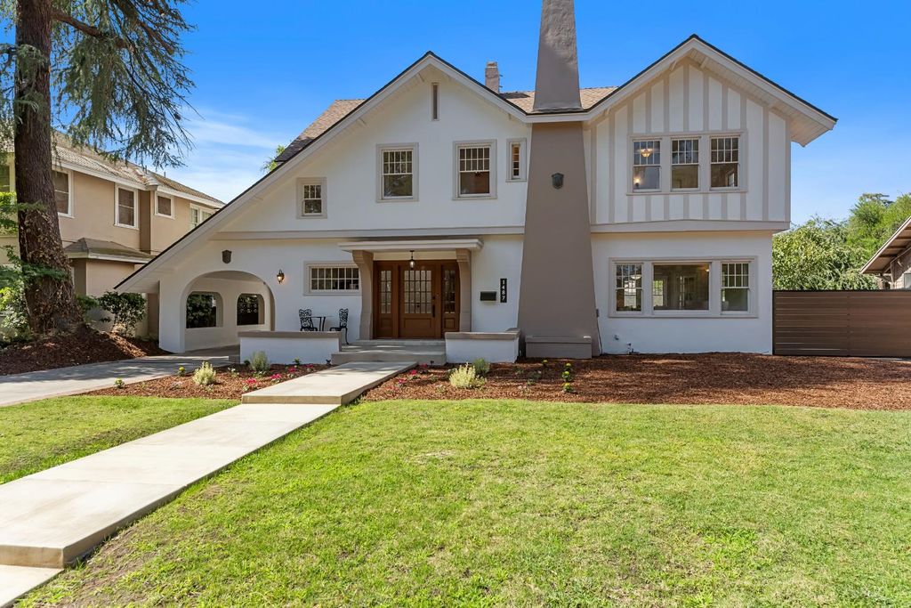 Image 4 of property listing at 1487 N Echo Avenue, Fresno, CA 93728