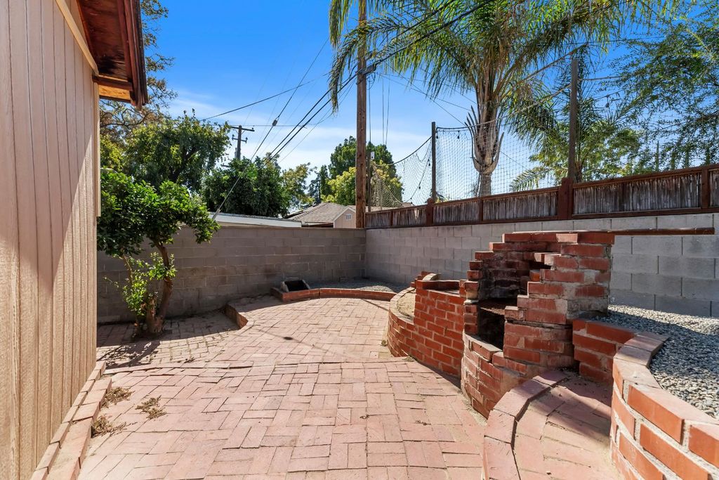 Image 42 of property listing at 1487 N Echo Avenue, Fresno, CA 93728