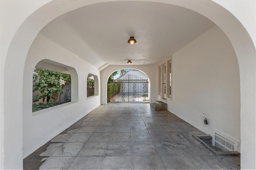 Image 7 of property listing at 1487 N Echo Avenue, Fresno, CA 93728