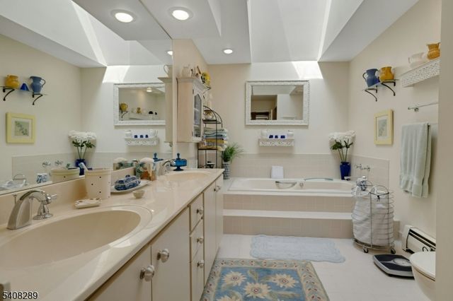 47 Dexter Dr N, Bernards Twp., NJ 07920